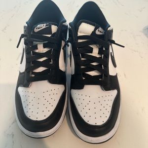 Nike dunk white black panda size 6.5 boys. Also fits 8 women.